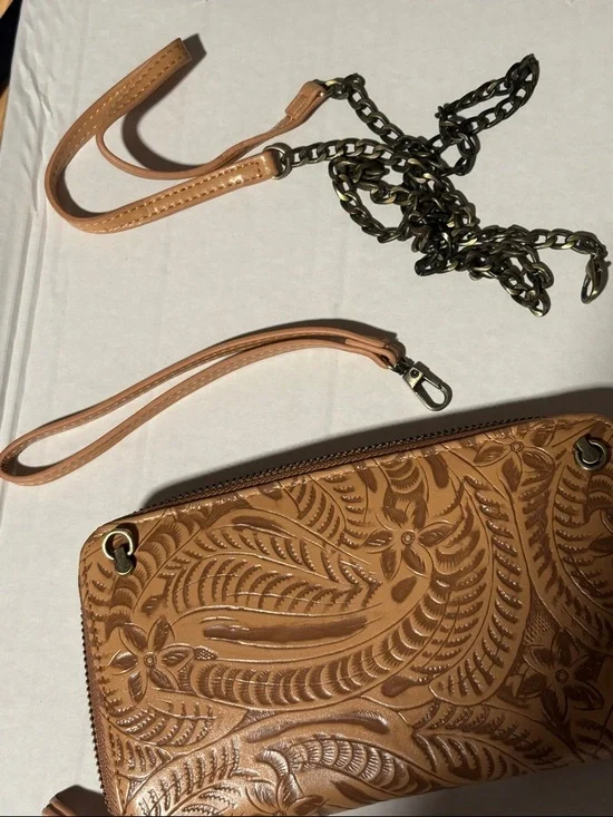 Embossed Tan Faux Leather Wallet Purse Wristlet NWOT Unbranded - Picture 5 of 5